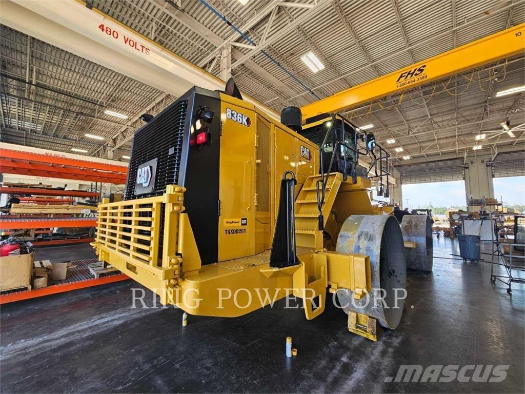 CAT 836K Kompaktorji tal