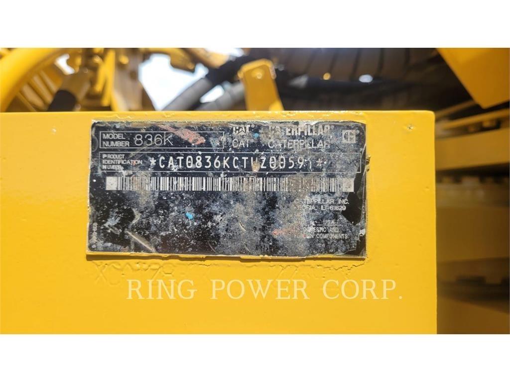 CAT 836K Kompaktorji tal