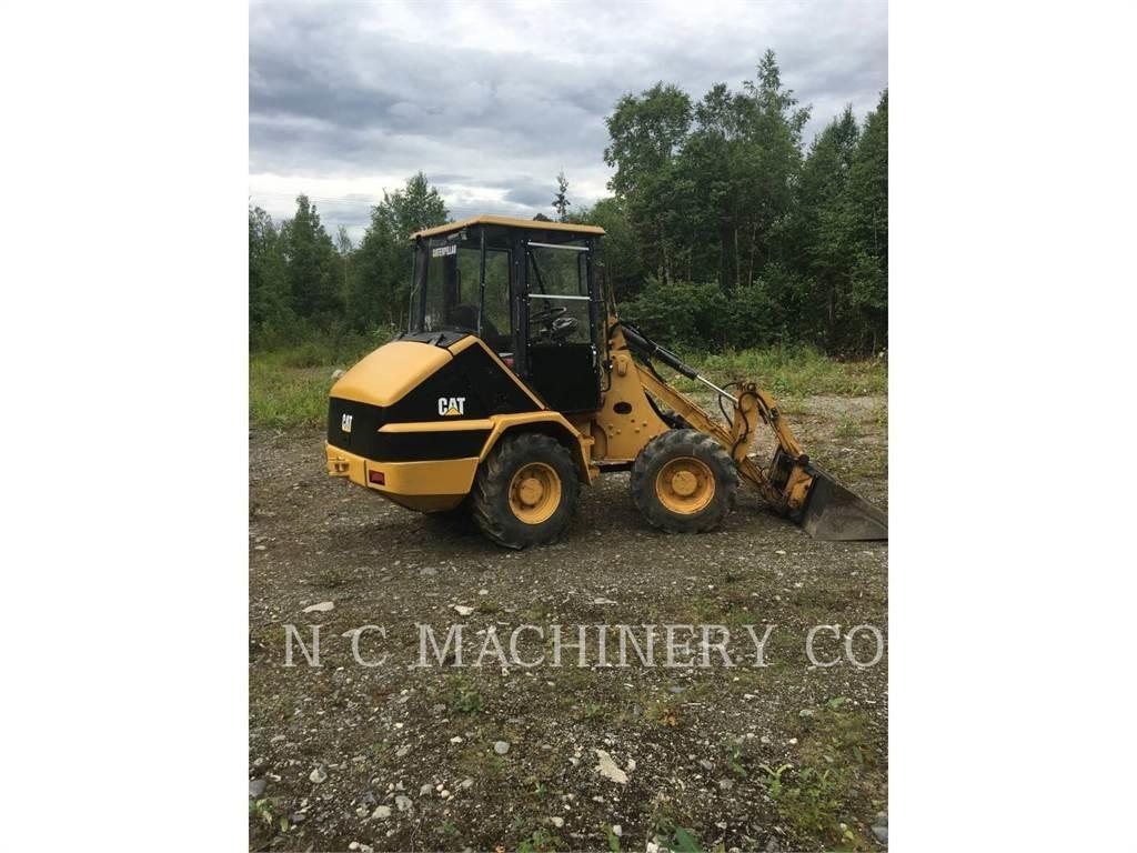 CAT 902 Kolesni nakladalci