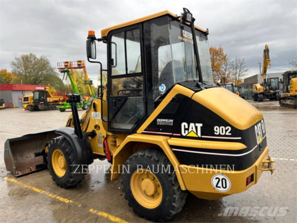 CAT 902 Kolesni nakladalci