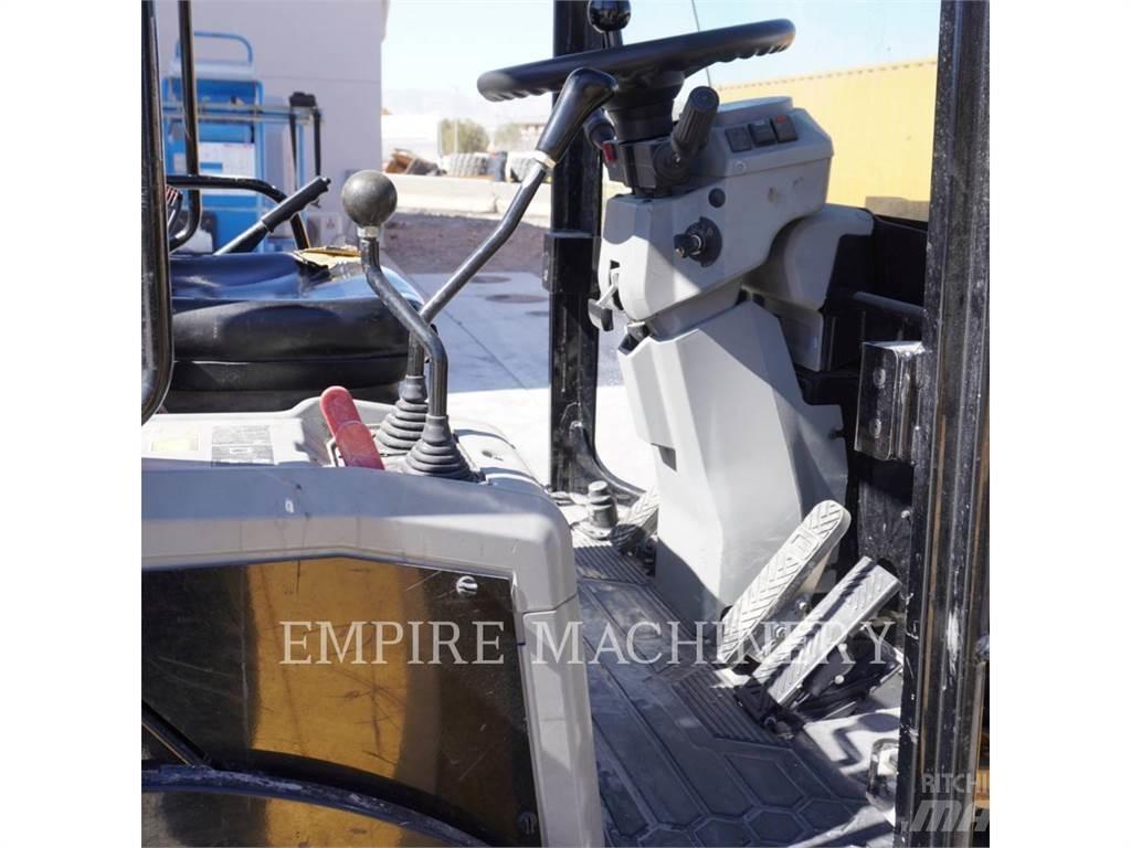 CAT 903 Kolesni nakladalci