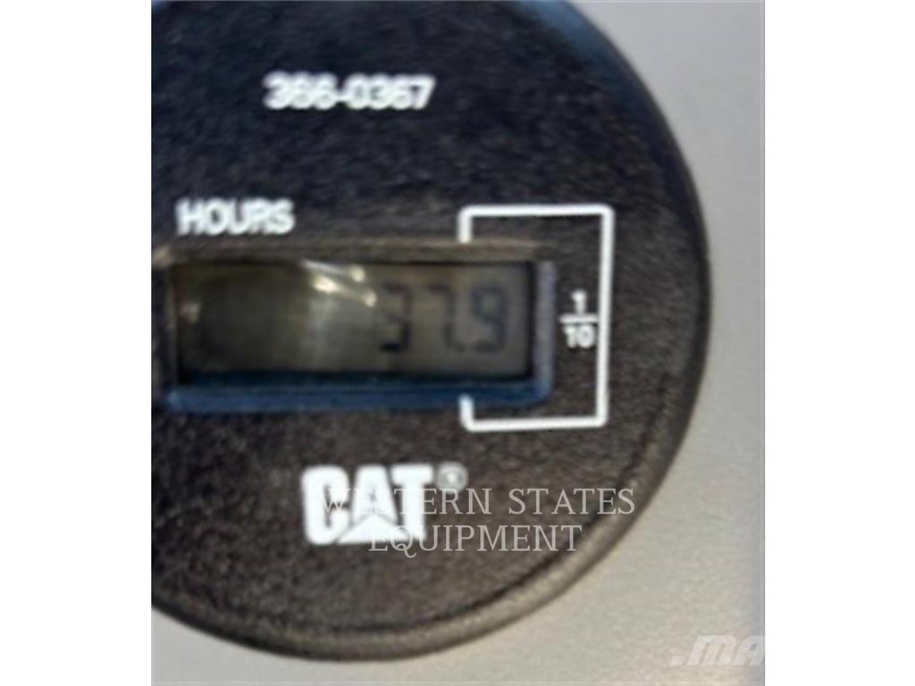 CAT 903 Kolesni nakladalci