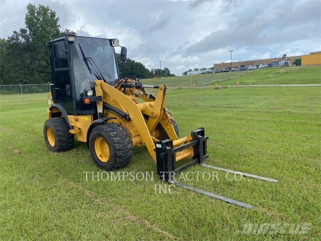 CAT 903 D Kolesni nakladalci