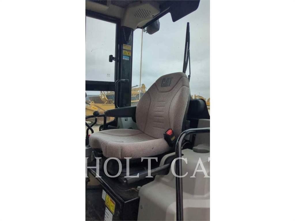 CAT 903C Kolesni nakladalci