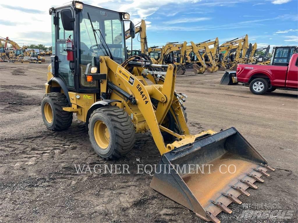CAT 903D Kolesni nakladalci