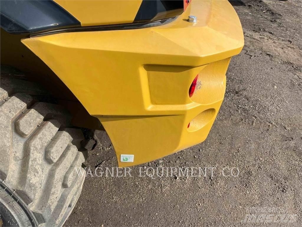 CAT 903D Kolesni nakladalci