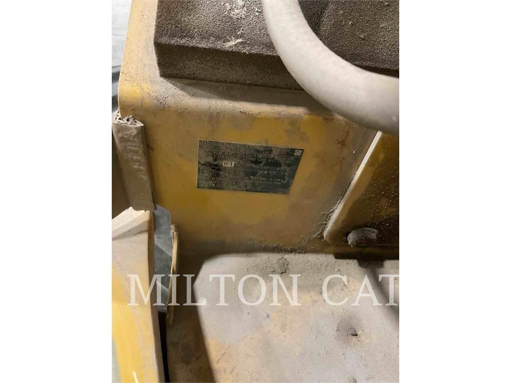 CAT 903D Kolesni nakladalci