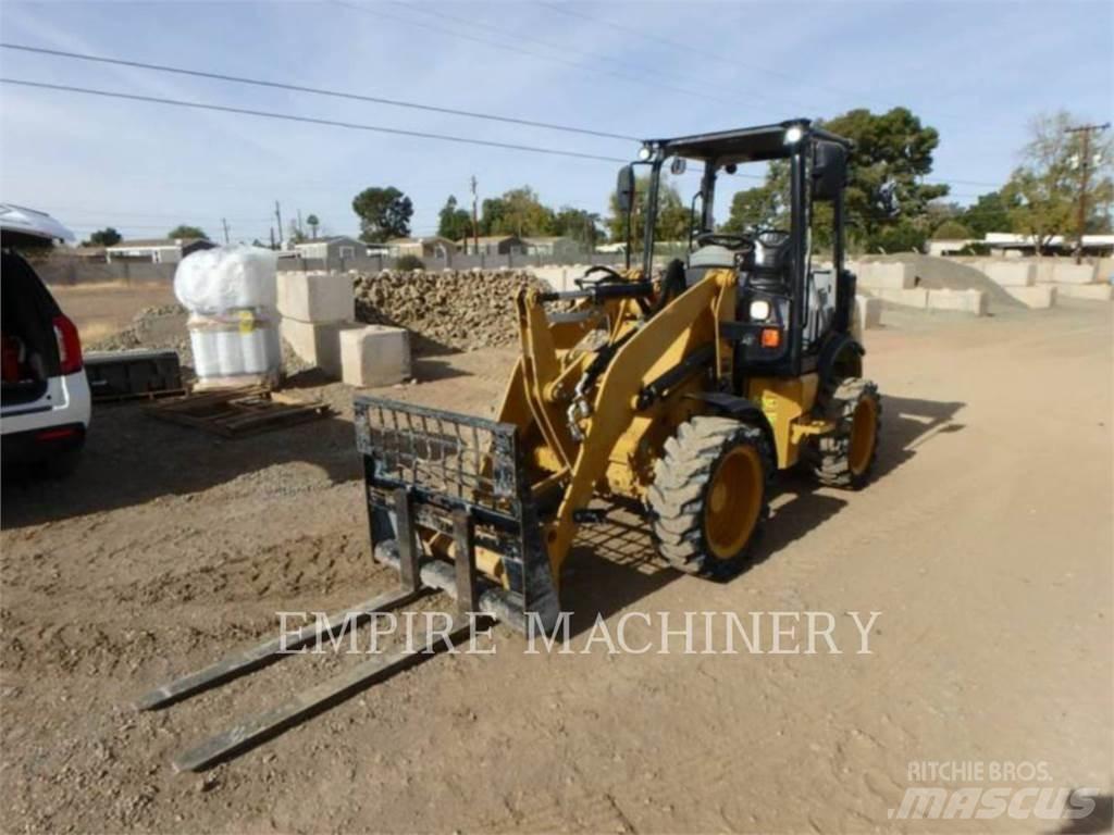 CAT 903D Kolesni nakladalci