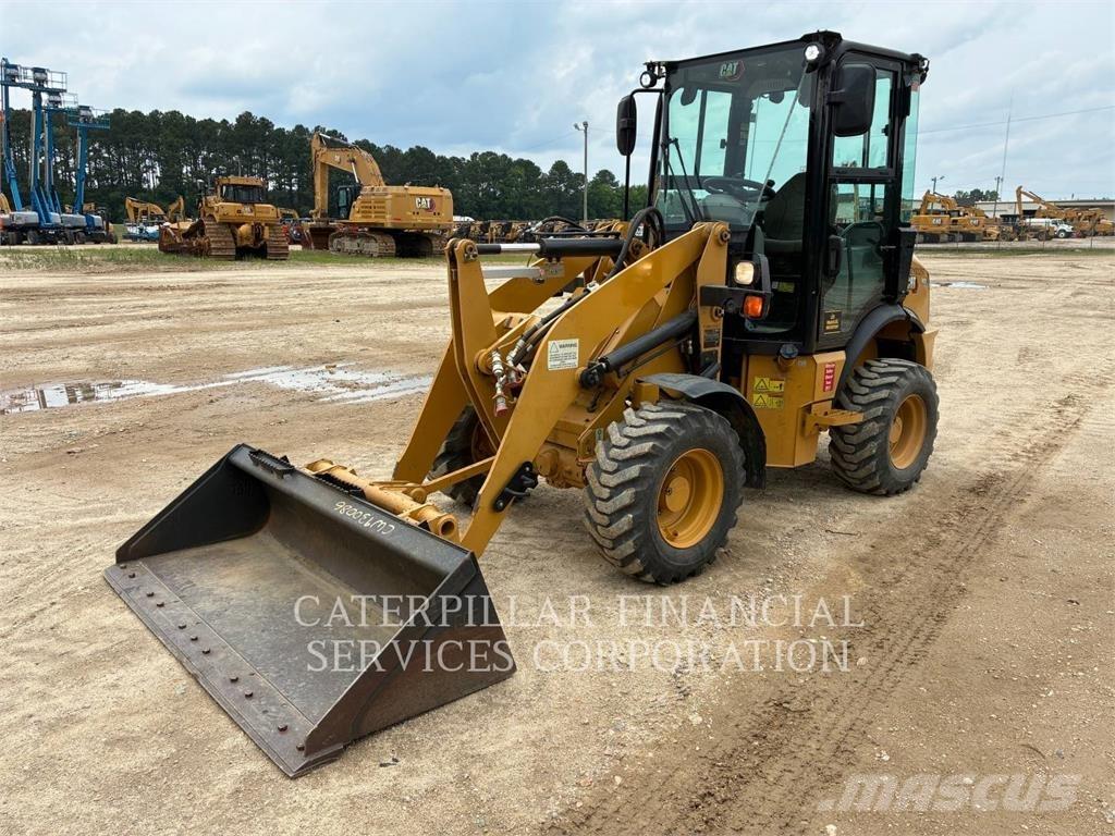 CAT 903D Kolesni nakladalci