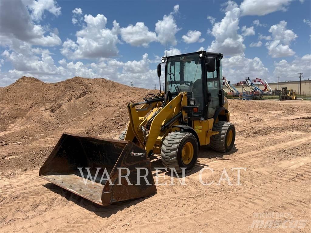 CAT 903D Kolesni nakladalci