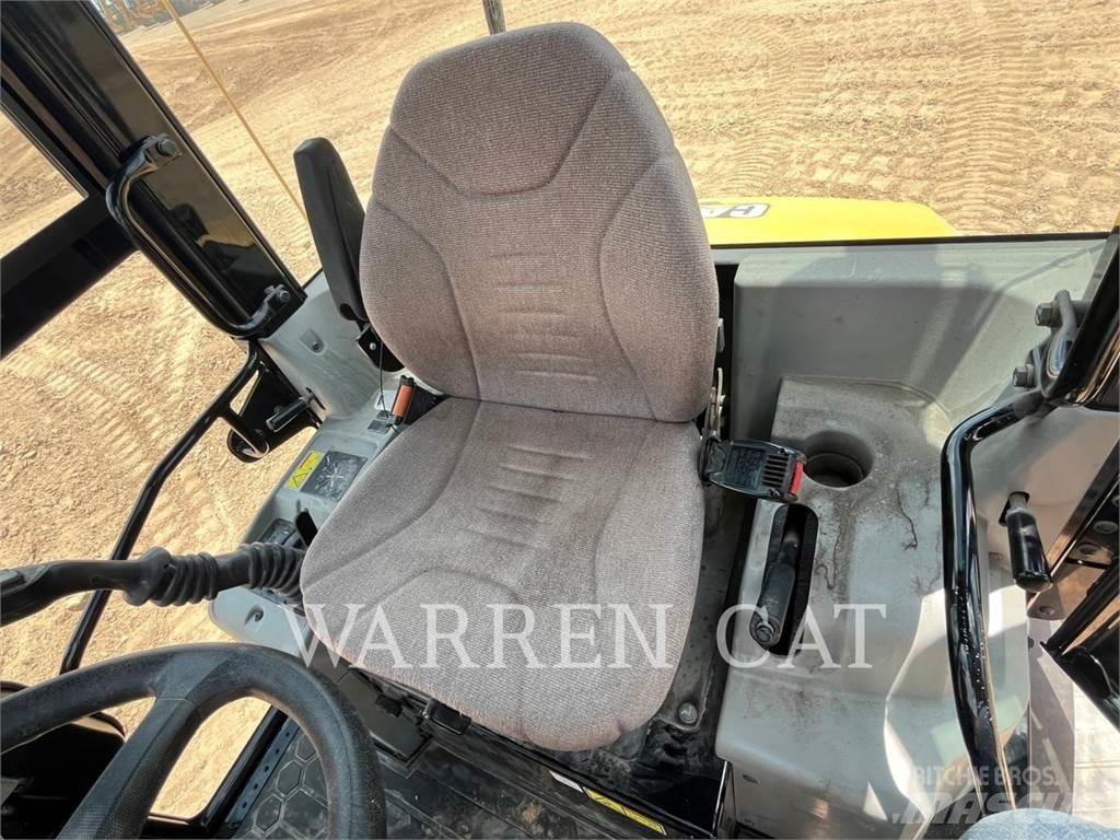 CAT 903D Kolesni nakladalci