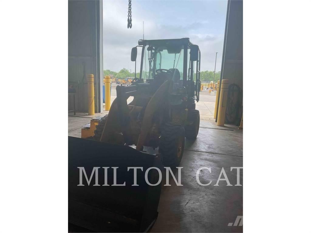 CAT 903D Kolesni nakladalci