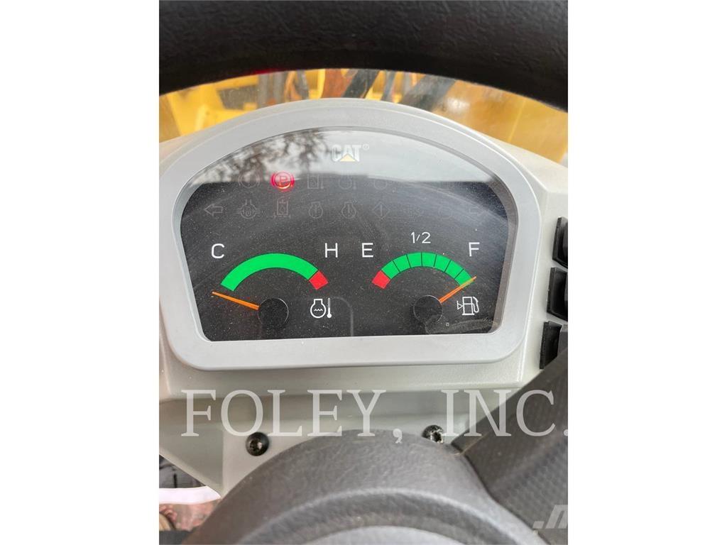 CAT 903D Kolesni nakladalci