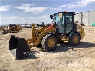CAT 906 Kolesni nakladalci