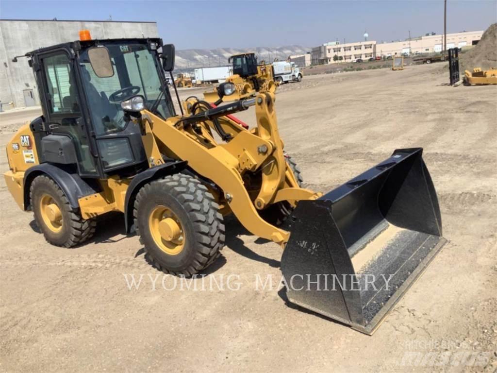 CAT 906 Kolesni nakladalci