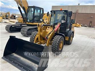 CAT 906 Kolesni nakladalci