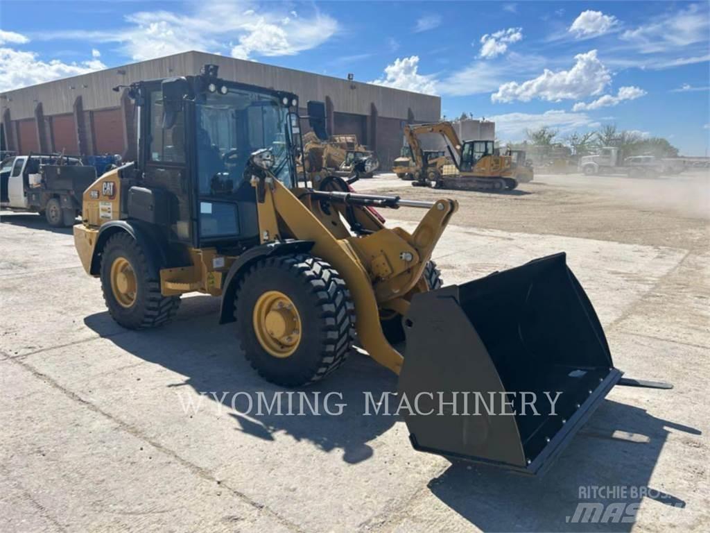 CAT 906 Kolesni nakladalci