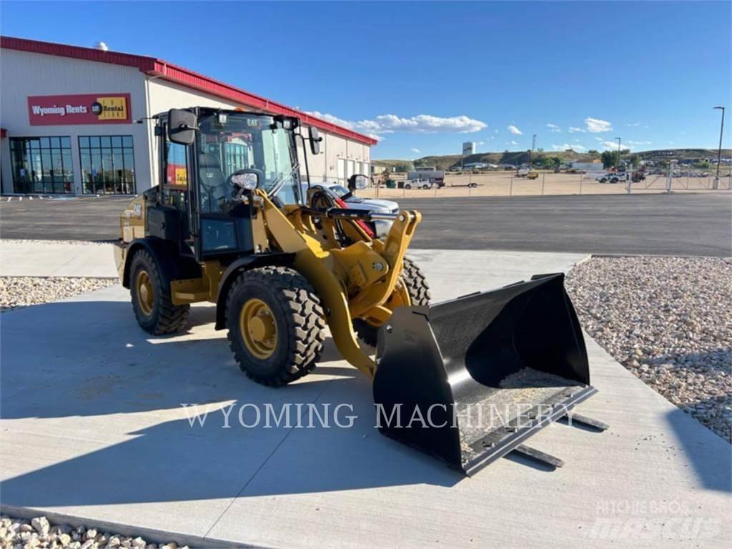 CAT 906 Kolesni nakladalci