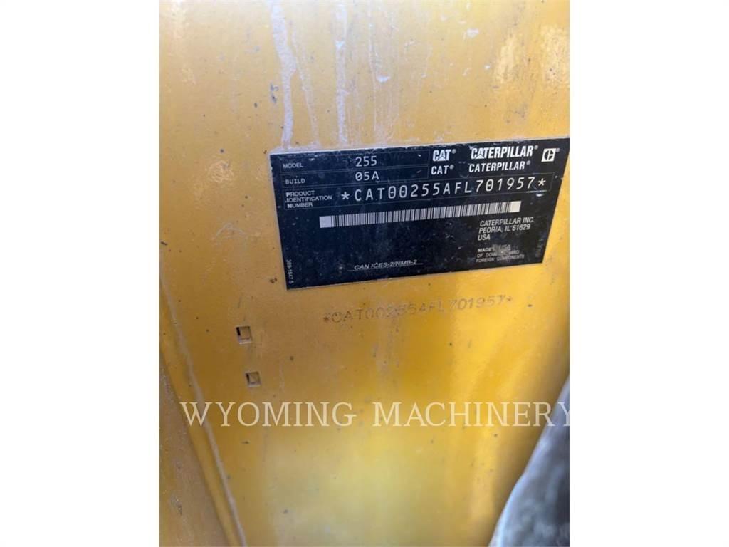 CAT 906 Kolesni nakladalci