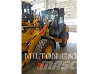 CAT 906 Kolesni nakladalci