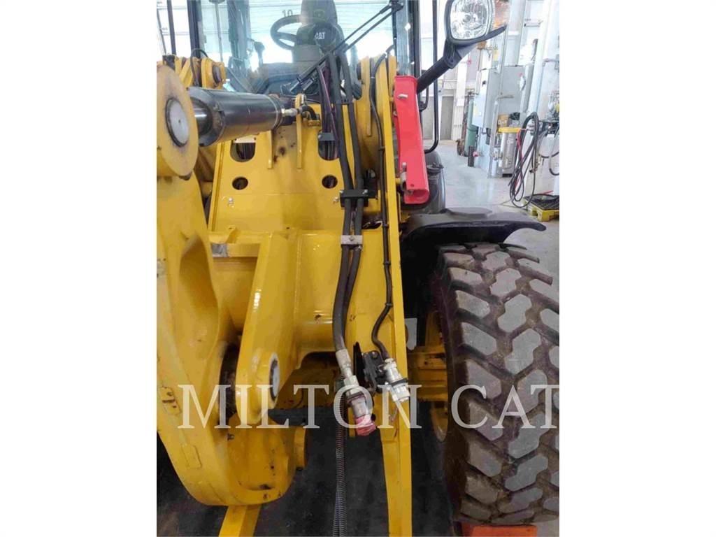 CAT 906 Kolesni nakladalci