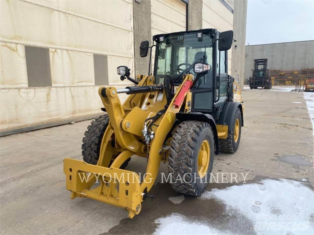 CAT 906 Kolesni nakladalci