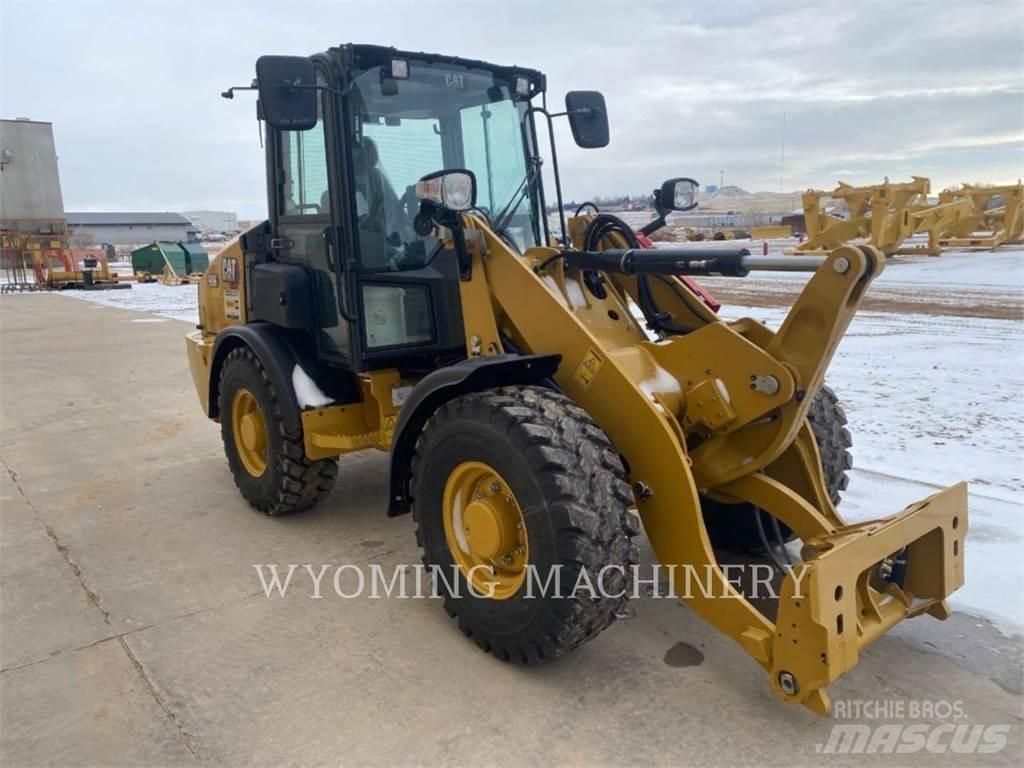 CAT 906 Kolesni nakladalci