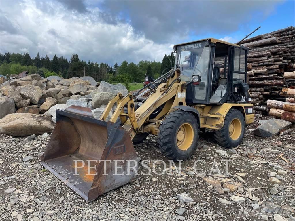 CAT 906 Kolesni nakladalci