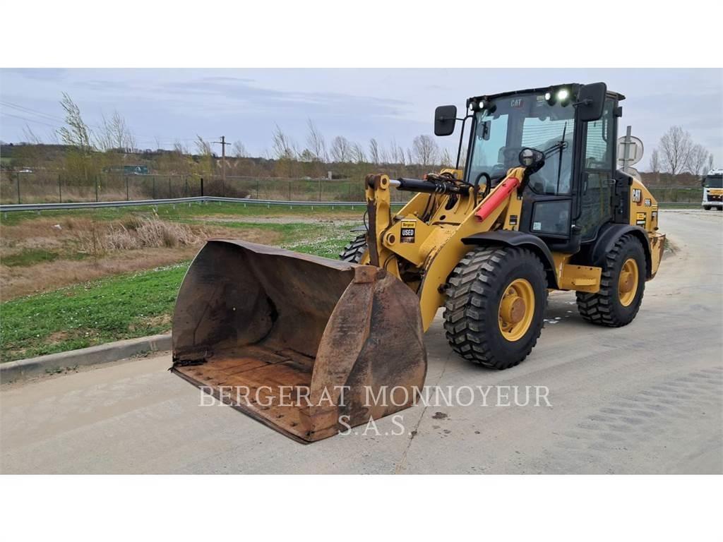 CAT 906 Kolesni nakladalci