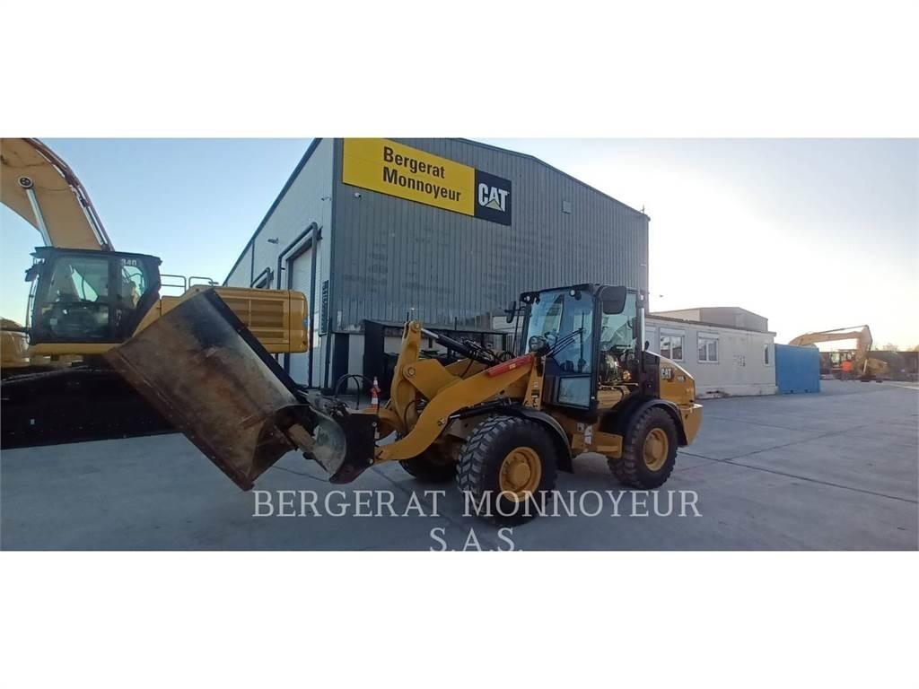 CAT 906 Kolesni nakladalci