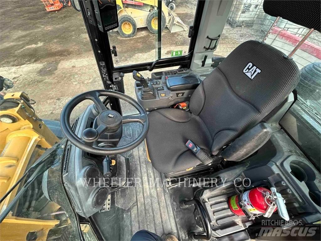 CAT 906 Kolesni nakladalci