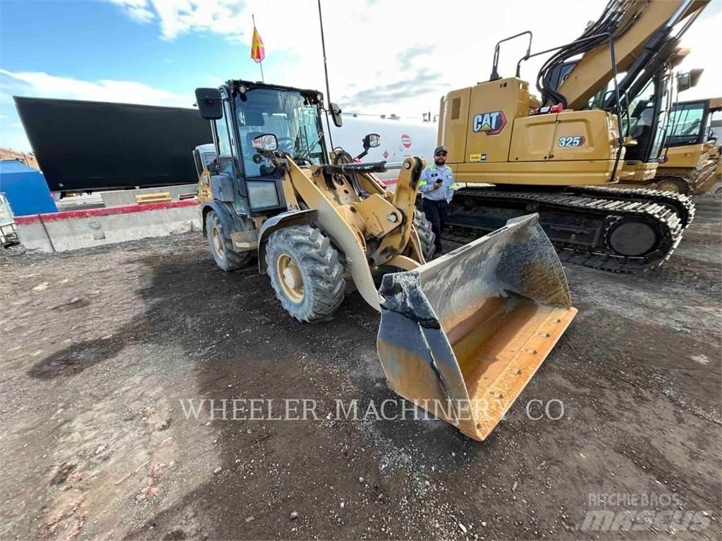 CAT 906 Kolesni nakladalci