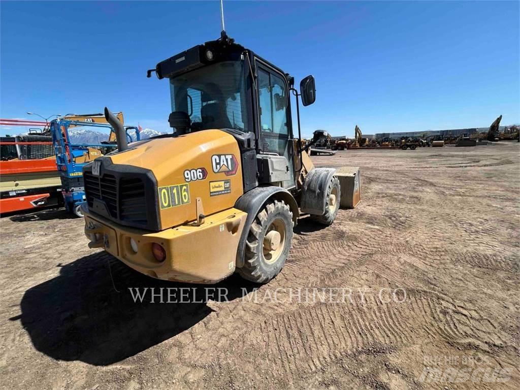 CAT 906 Kolesni nakladalci