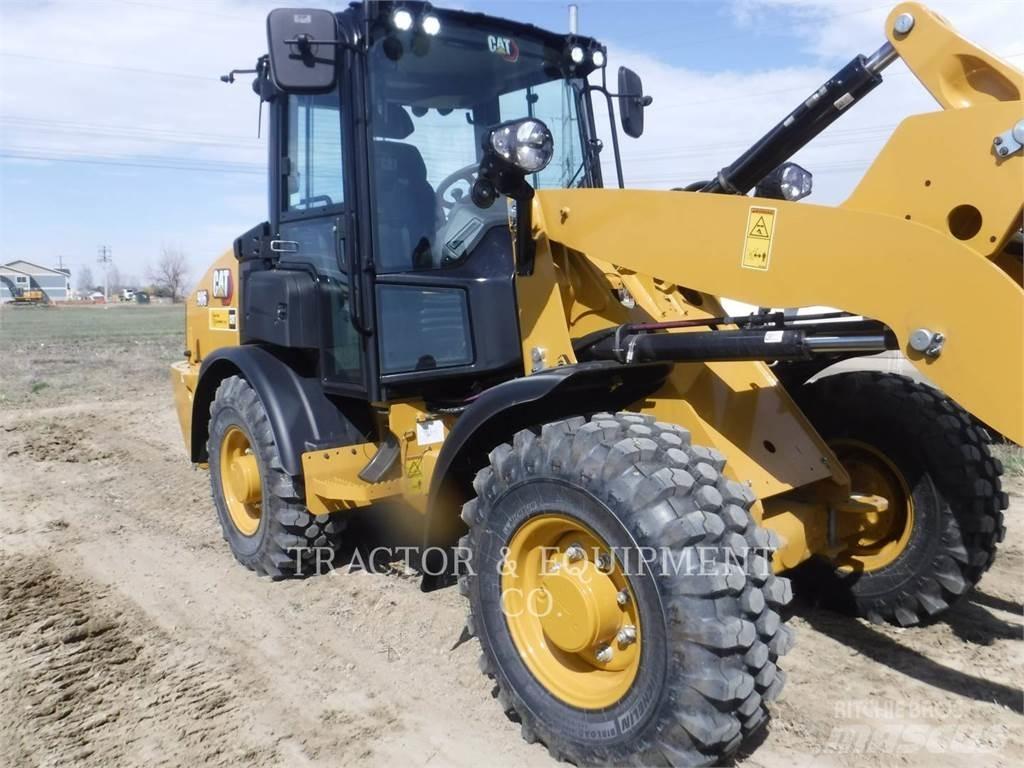 CAT 906 Kolesni nakladalci
