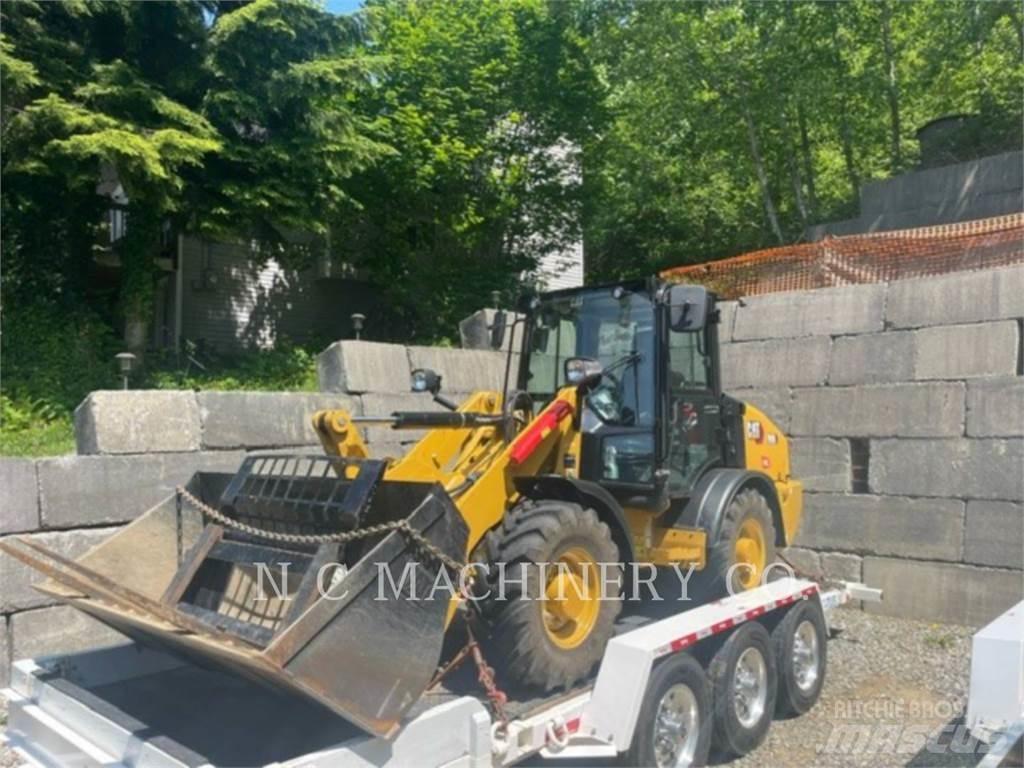 CAT 906 Kolesni nakladalci