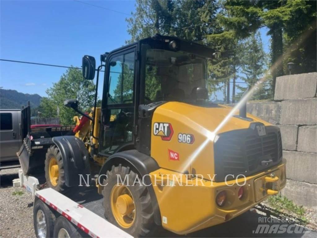 CAT 906 Kolesni nakladalci