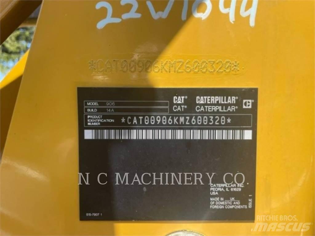 CAT 906 Kolesni nakladalci
