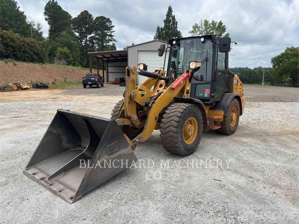 CAT 906 Kolesni nakladalci