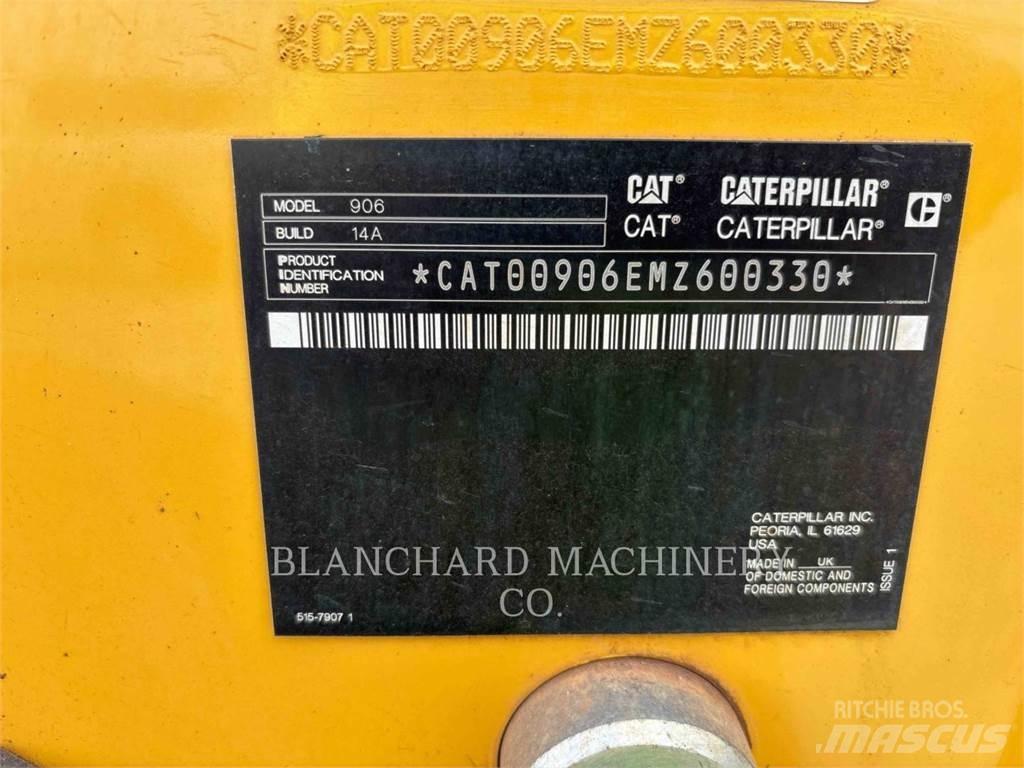 CAT 906 Kolesni nakladalci