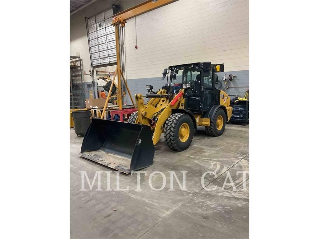 CAT 906 Kolesni nakladalci