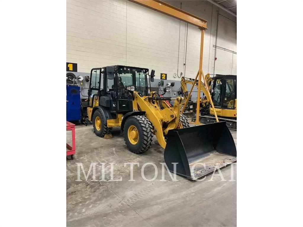 CAT 906 Kolesni nakladalci