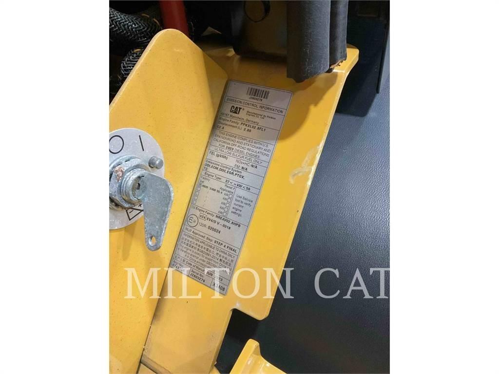 CAT 906 Kolesni nakladalci