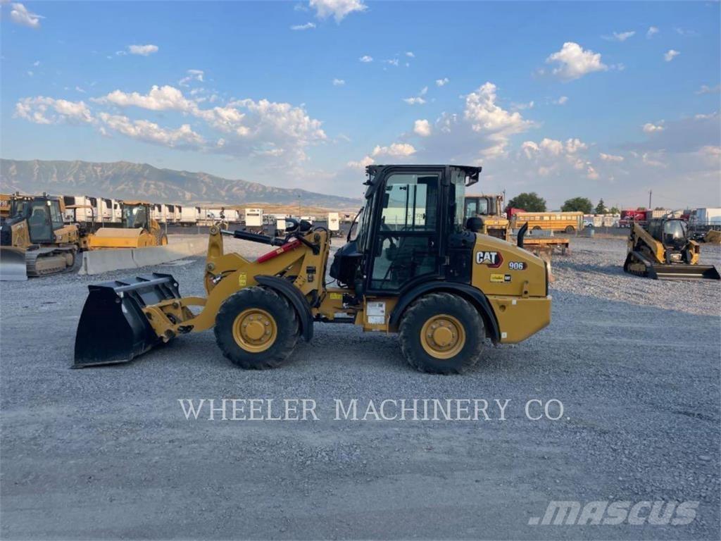 CAT 906 Kolesni nakladalci