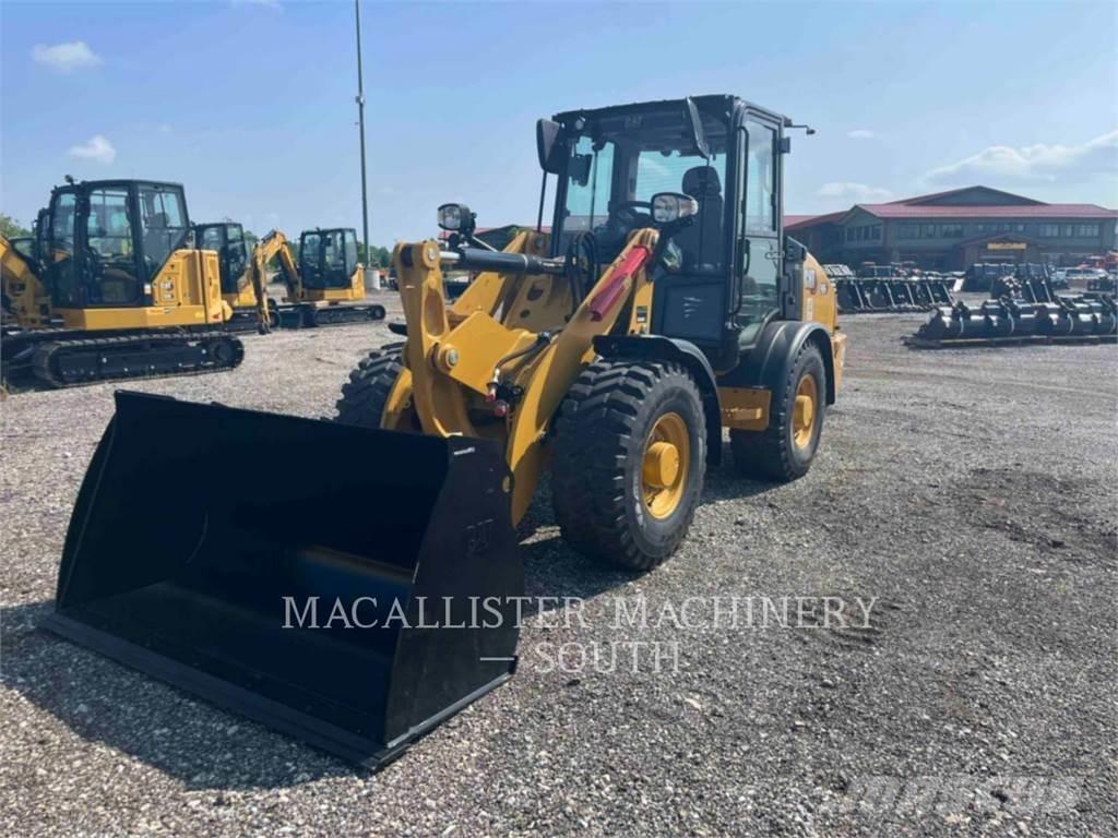 CAT 906 Kolesni nakladalci