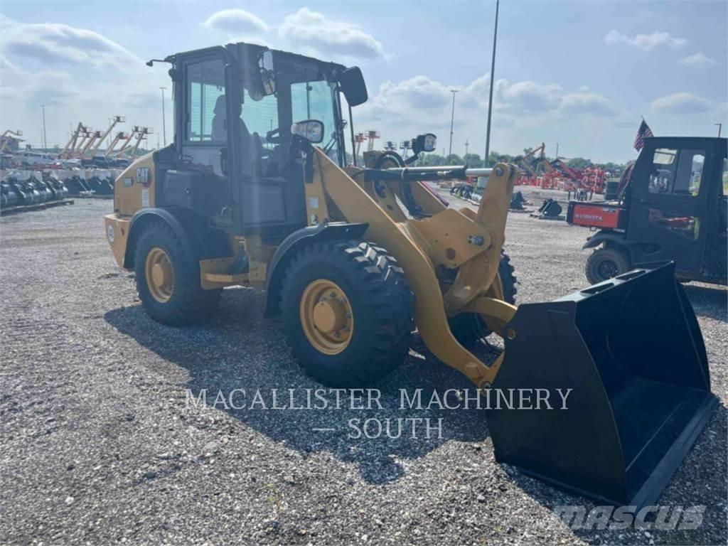 CAT 906 Kolesni nakladalci