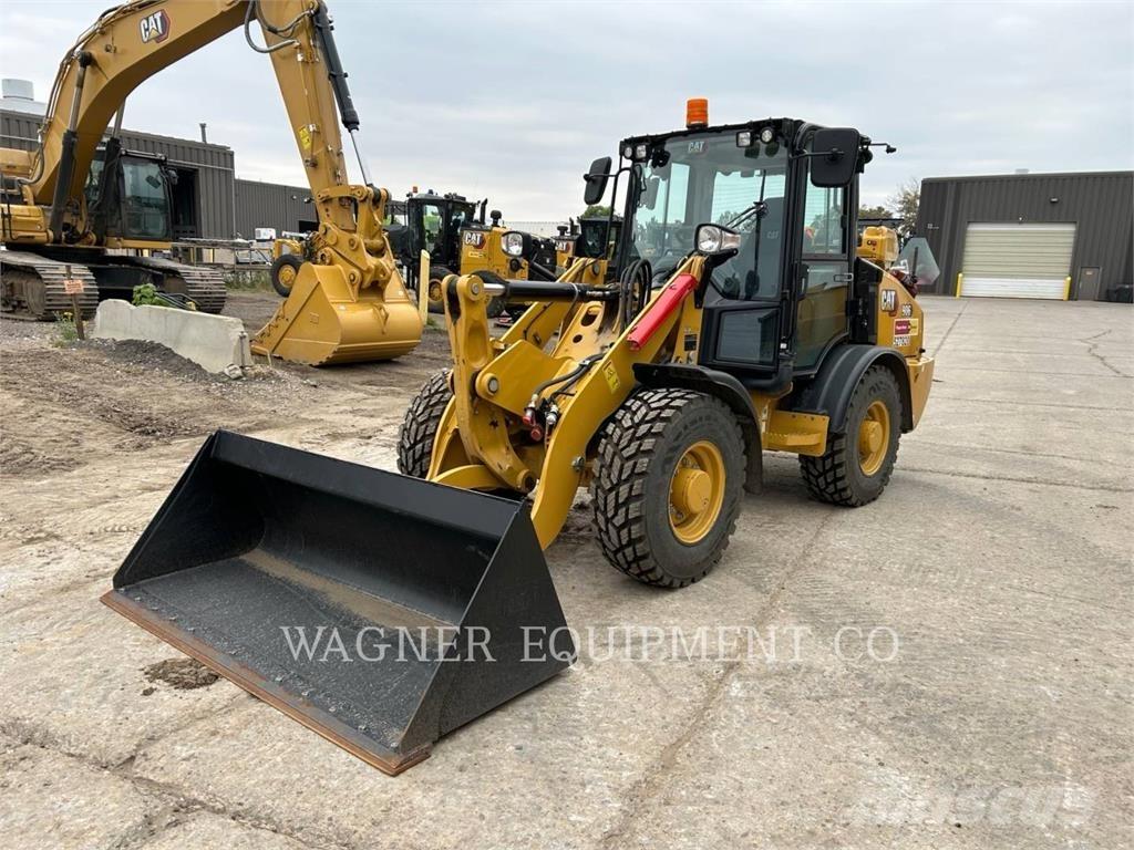 CAT 906 Kolesni nakladalci