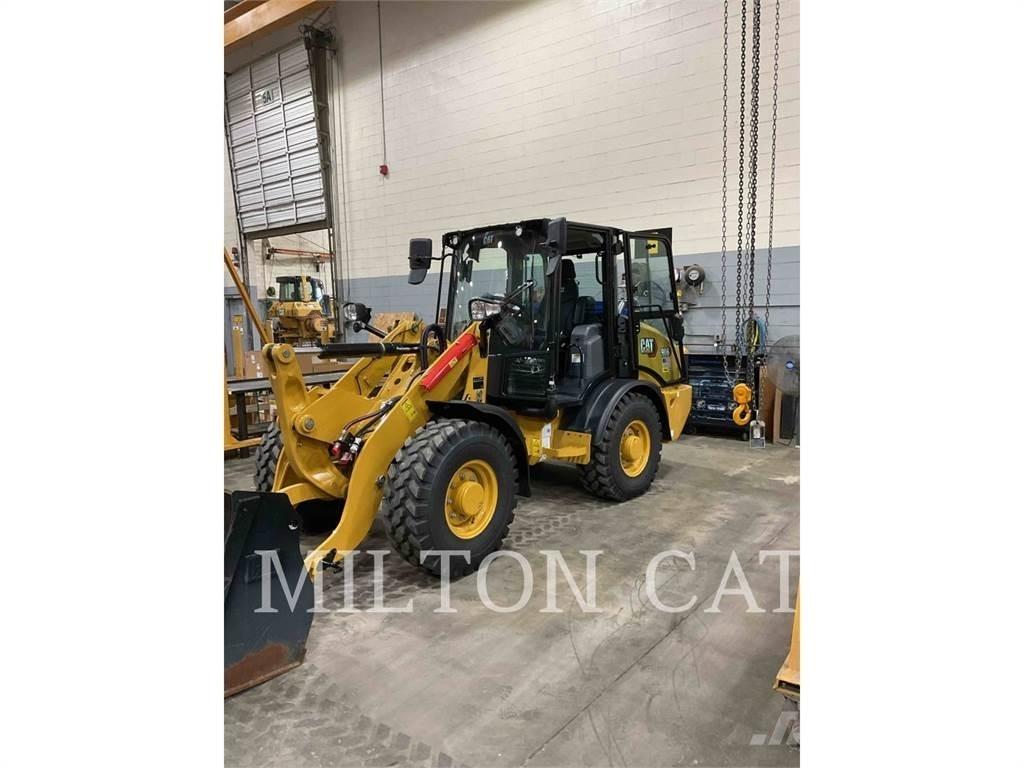 CAT 906 Kolesni nakladalci