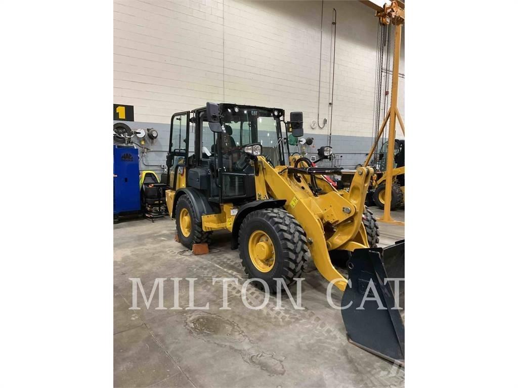CAT 906 Kolesni nakladalci