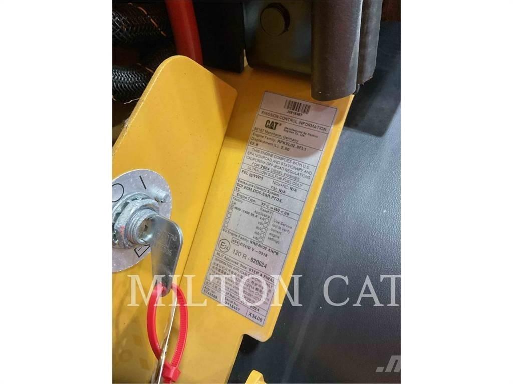 CAT 906 Kolesni nakladalci
