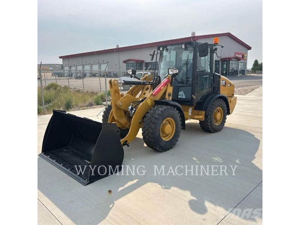 CAT 906 Kolesni nakladalci